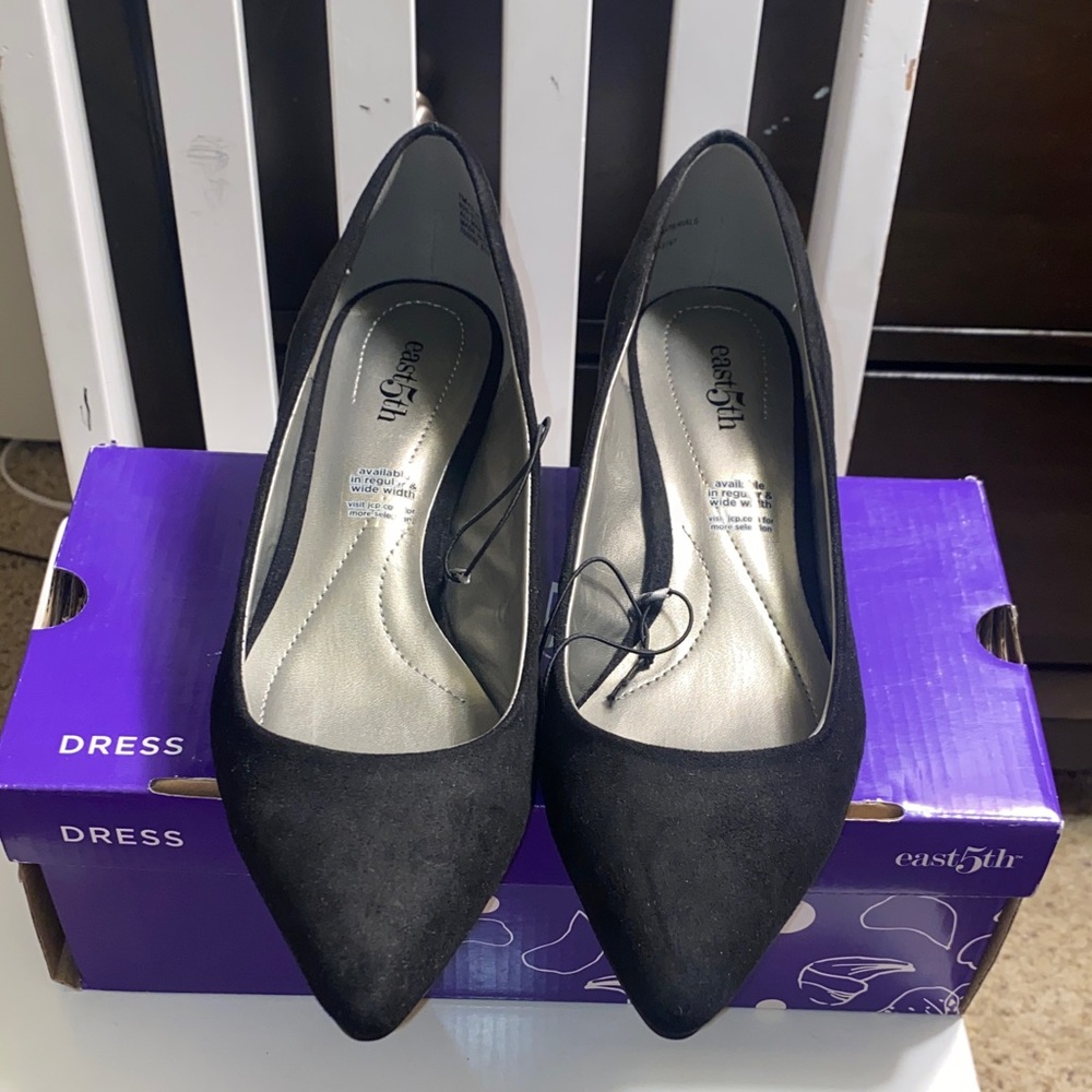 East 5th Black Pointed Toe Heels